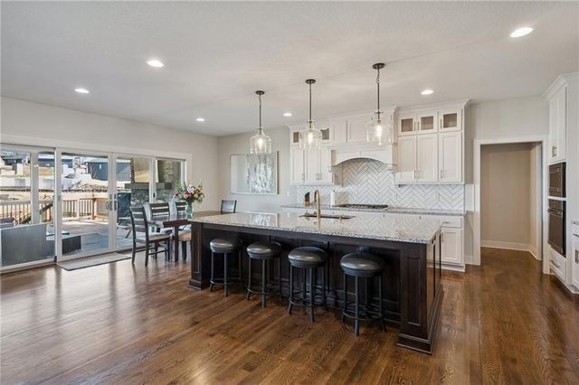 2500 NW Riverview Drive, Riverside, MO 64150