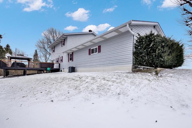 6288 County Highway S, Hartford, WI 53027