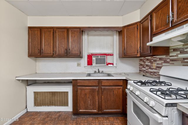 52 N Allen Street, Albany, NY 12203
