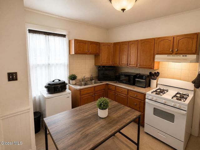 52 N Allen Street, Albany, NY 12203