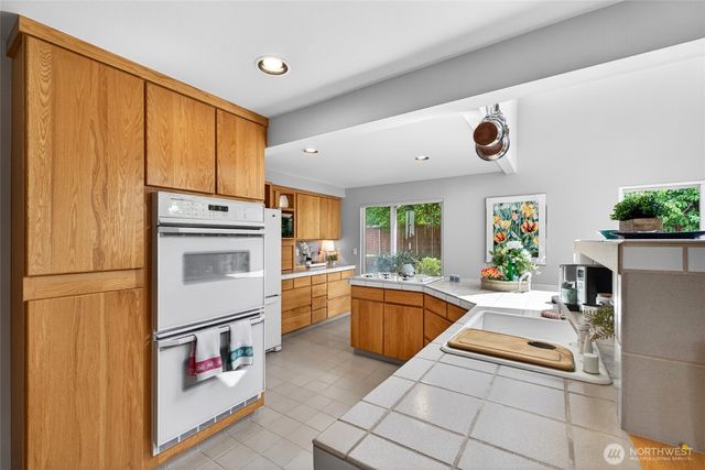 516 Wana Wana Place NE, Tacoma, WA 98422
