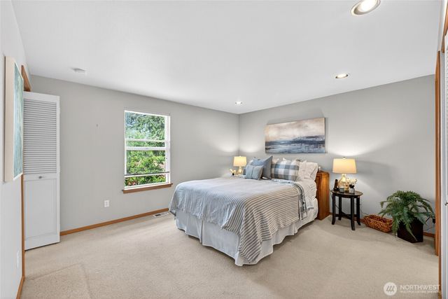 516 Wana Wana Place NE, Tacoma, WA 98422