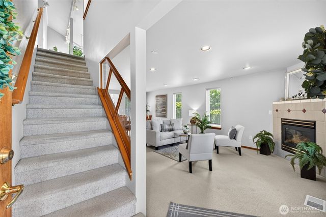 516 Wana Wana Place NE, Tacoma, WA 98422