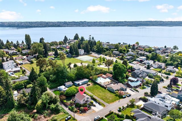 516 Wana Wana Place NE, Tacoma, WA 98422