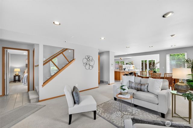516 Wana Wana Place NE, Tacoma, WA 98422