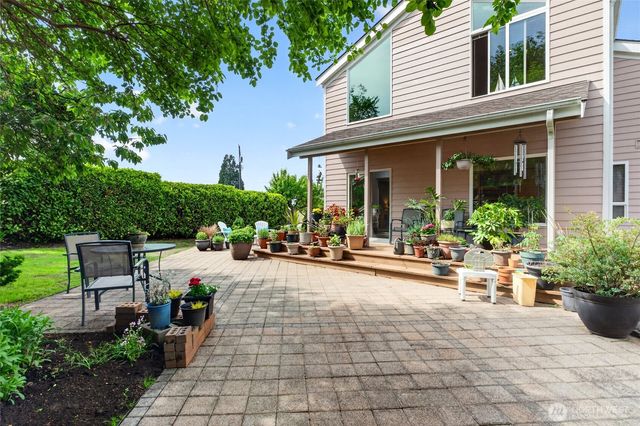516 Wana Wana Place NE, Tacoma, WA 98422