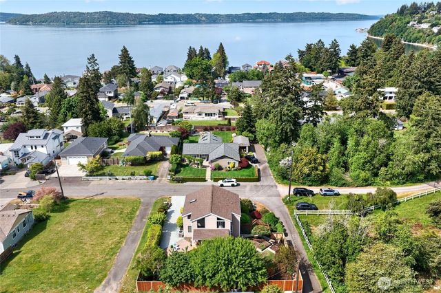 516 Wana Wana Place NE, Tacoma, WA 98422
