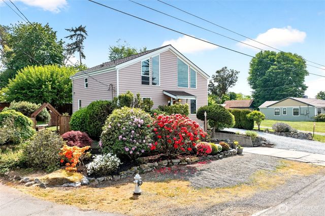 516 Wana Wana Place NE, Tacoma, WA 98422