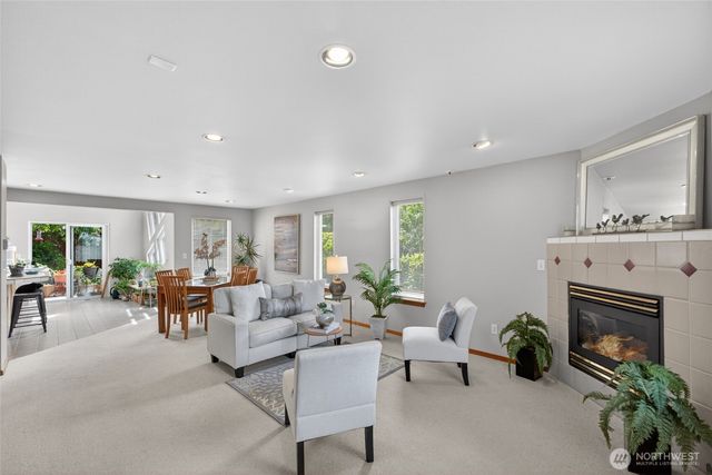 516 Wana Wana Place NE, Tacoma, WA 98422