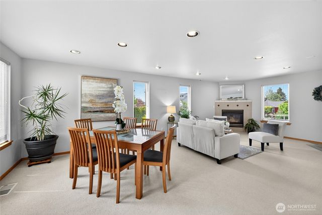 516 Wana Wana Place NE, Tacoma, WA 98422