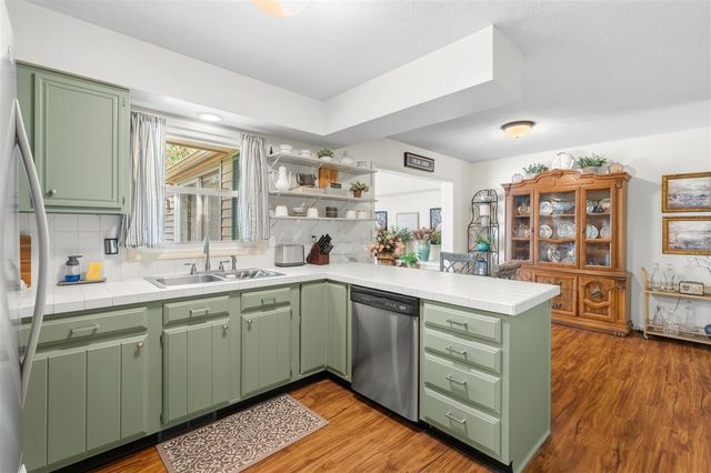 7702 Hunters Ridge Drive, Kalamazoo, MI 49009