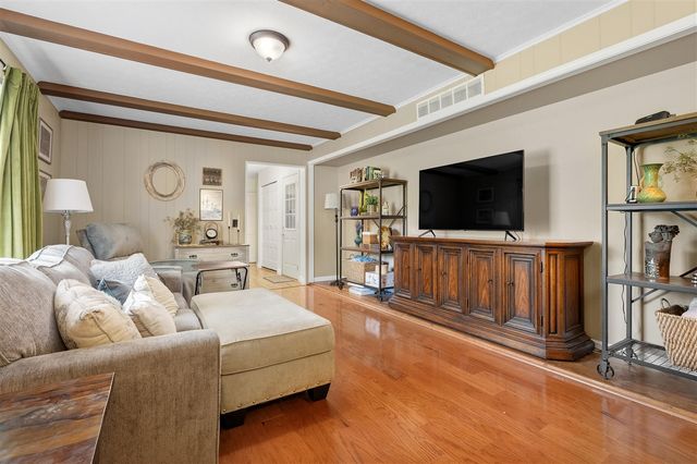 7702 Hunters Ridge Drive, Kalamazoo, MI 49009