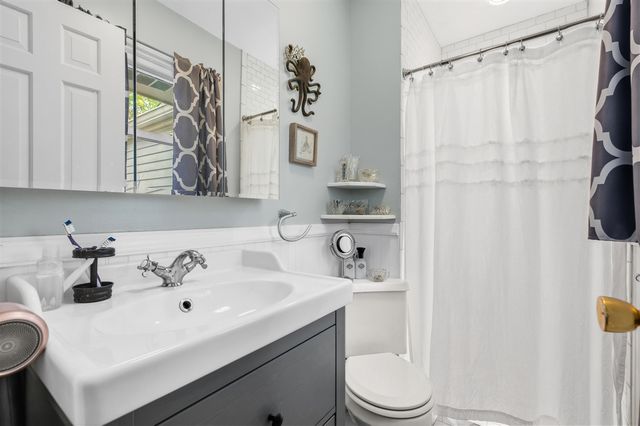 7702 Hunters Ridge Drive, Kalamazoo, MI 49009