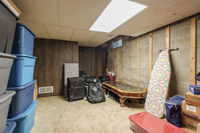 7702 Hunters Ridge Drive, Kalamazoo, MI 49009