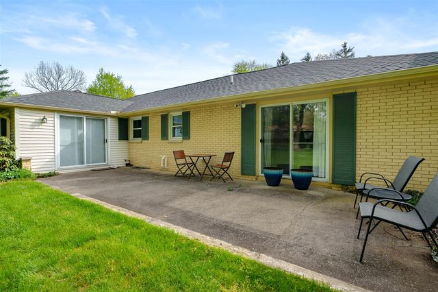 7702 Hunters Ridge Drive, Kalamazoo, MI 49009