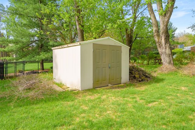 7702 Hunters Ridge Drive, Kalamazoo, MI 49009