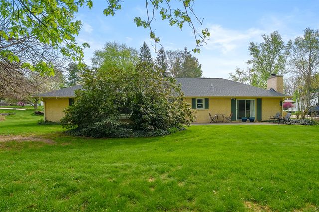 7702 Hunters Ridge Drive, Kalamazoo, MI 49009