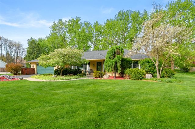 7702 Hunters Ridge Drive, Kalamazoo, MI 49009