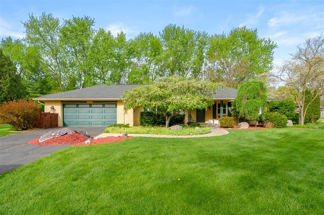 7702 Hunters Ridge Drive, Kalamazoo, MI 49009