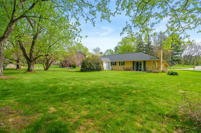 7702 Hunters Ridge Drive, Kalamazoo, MI 49009