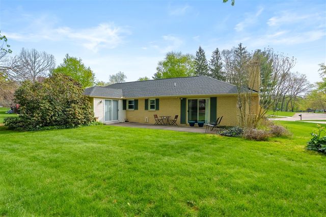 7702 Hunters Ridge Drive, Kalamazoo, MI 49009