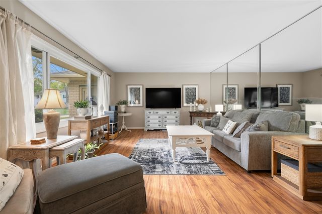 7702 Hunters Ridge Drive, Kalamazoo, MI 49009