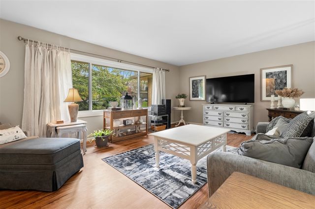 7702 Hunters Ridge Drive, Kalamazoo, MI 49009