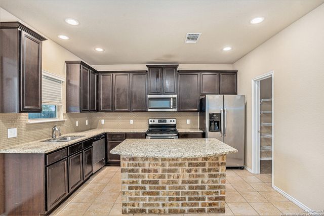 1819 Gray Fox Crk, San Antonio, TX 78245