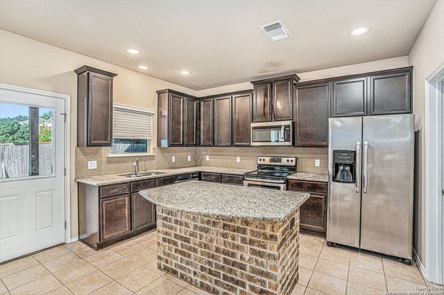 1819 Gray Fox Crk, San Antonio, TX 78245