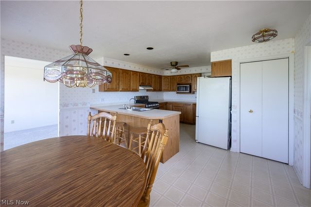 651 E Parkleigh Drive, Seven Hills, OH 44131