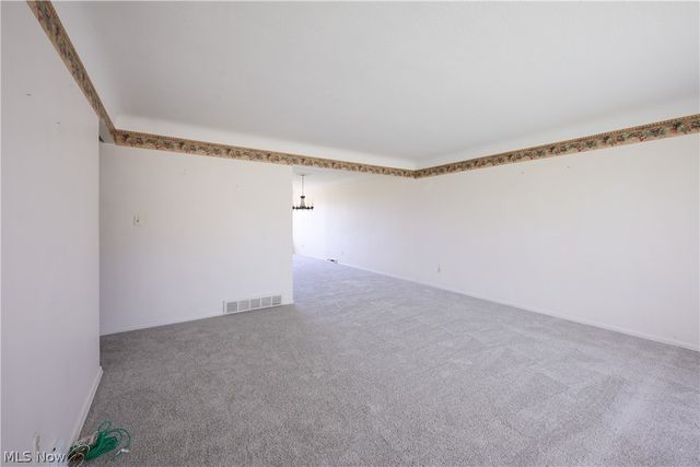 651 E Parkleigh Drive, Seven Hills, OH 44131