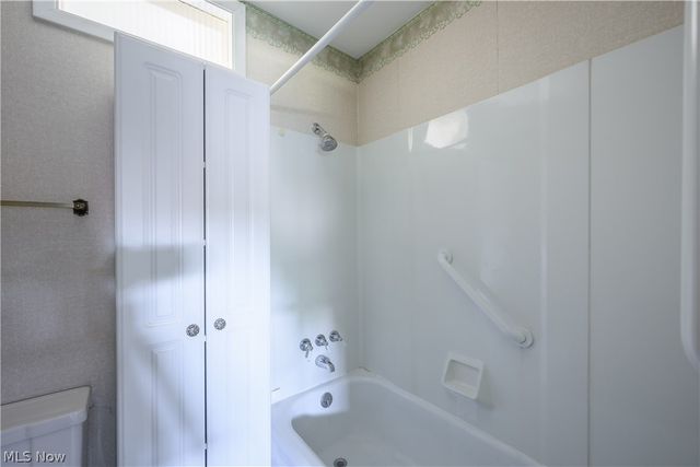 651 E Parkleigh Drive, Seven Hills, OH 44131