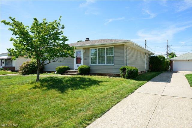 651 E Parkleigh Drive, Seven Hills, OH 44131