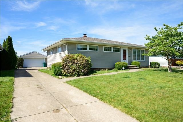 651 E Parkleigh Drive, Seven Hills, OH 44131