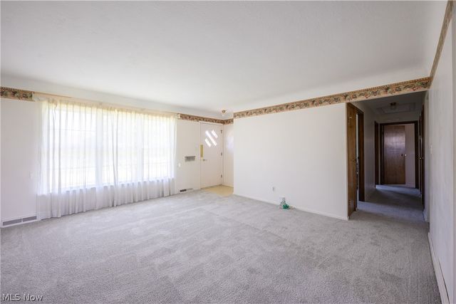 651 E Parkleigh Drive, Seven Hills, OH 44131