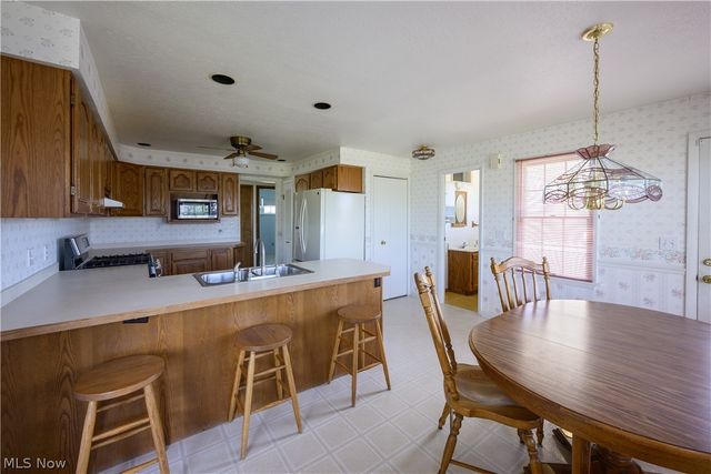 651 E Parkleigh Drive, Seven Hills, OH 44131