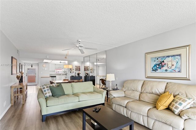 9523 S Hollybrook Lake Dr 21-307, Pembroke Pines, FL 33025