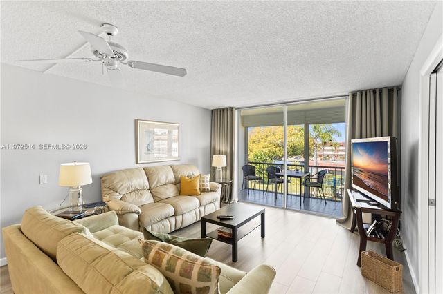 9523 S Hollybrook Lake Dr 21-307, Pembroke Pines, FL 33025