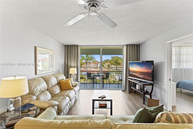 9523 S Hollybrook Lake Dr 21-307, Pembroke Pines, FL 33025