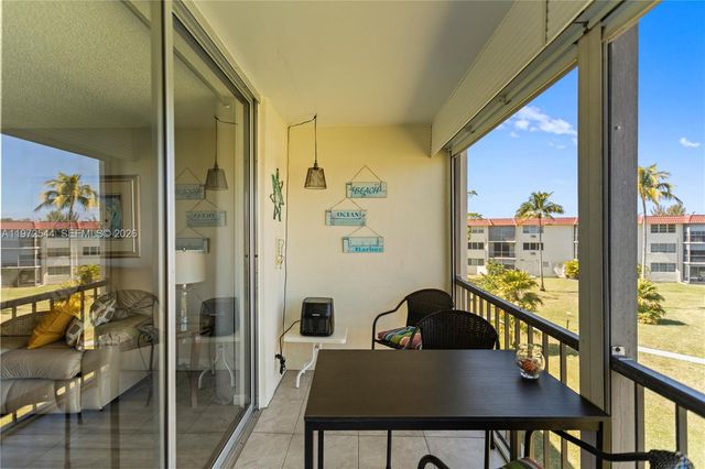 9523 S Hollybrook Lake Dr 21-307, Pembroke Pines, FL 33025