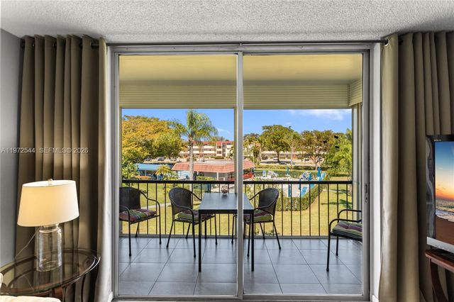 9523 S Hollybrook Lake Dr 21-307, Pembroke Pines, FL 33025