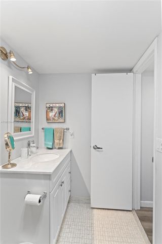 9523 S Hollybrook Lake Dr 21-307, Pembroke Pines, FL 33025