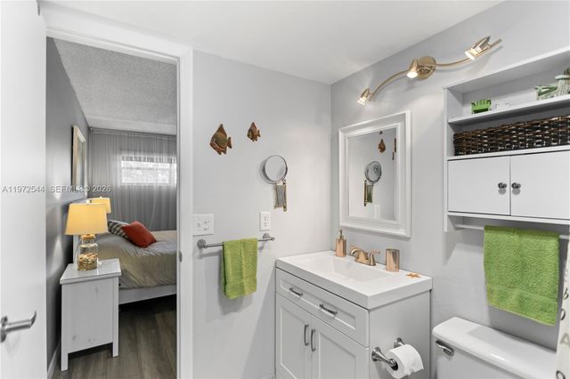 9523 S Hollybrook Lake Dr 21-307, Pembroke Pines, FL 33025