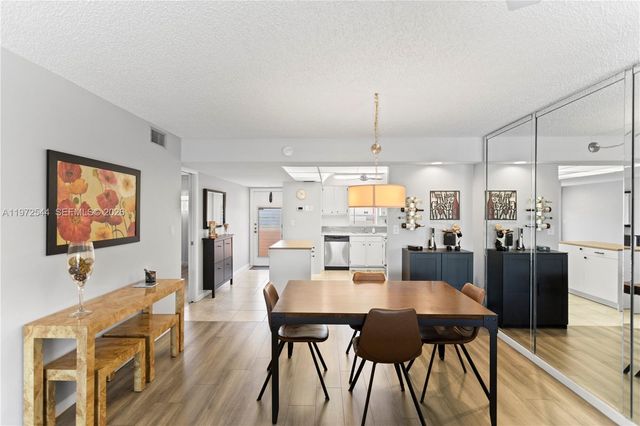 9523 S Hollybrook Lake Dr 21-307, Pembroke Pines, FL 33025