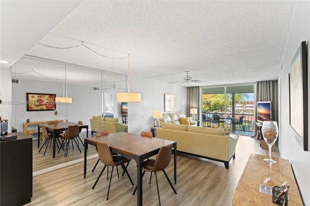 9523 S Hollybrook Lake Dr 21-307, Pembroke Pines, FL 33025