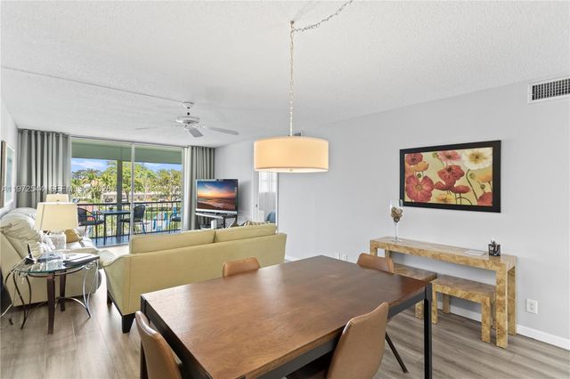 9523 S Hollybrook Lake Dr 21-307, Pembroke Pines, FL 33025