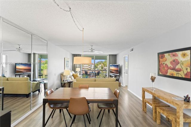 9523 S Hollybrook Lake Dr 21-307, Pembroke Pines, FL 33025