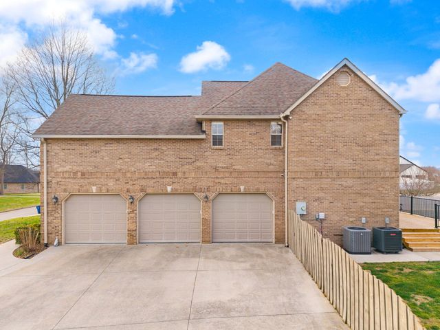 207 Lake Cliff Drive, Somerset, KY 42503
