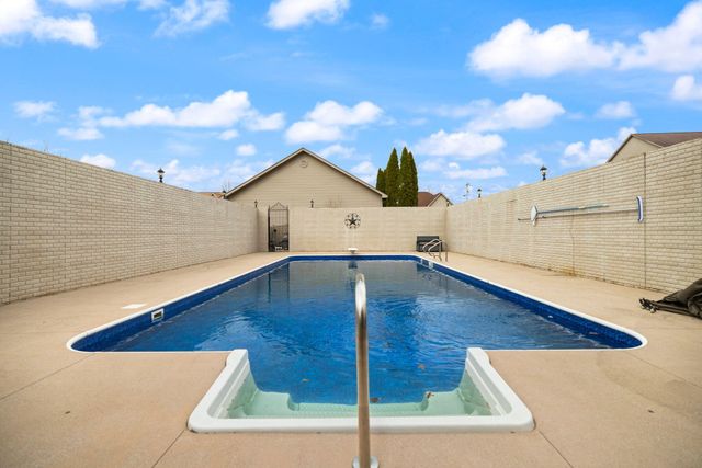 207 Lake Cliff Drive, Somerset, KY 42503