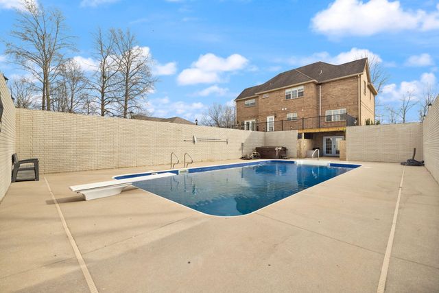 207 Lake Cliff Drive, Somerset, KY 42503